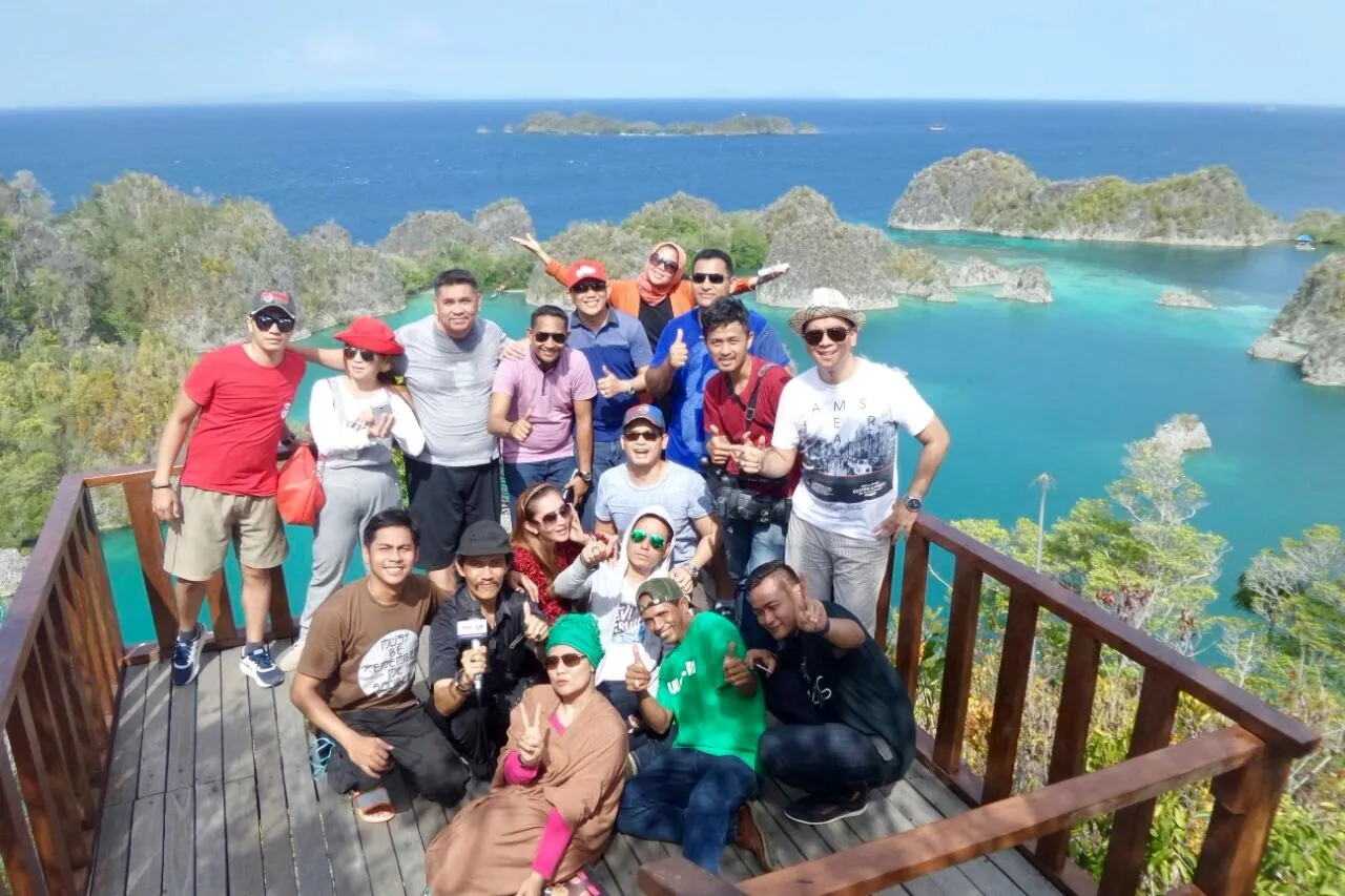 Keceriaan Tommy dan rekan-rekannya di Raja Ampat © KapanLagi.com®/Sahal Fadhli