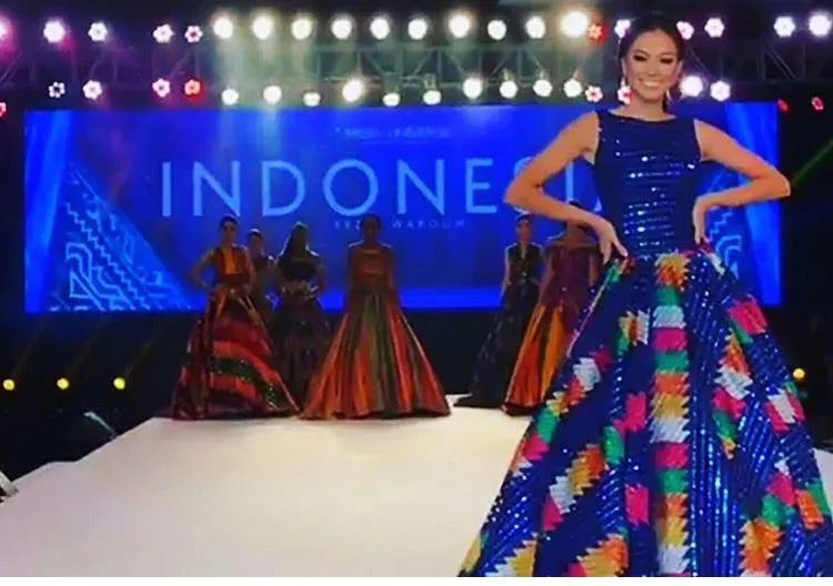 Penampilan Kezia memesona dan mencuri perhatian dalam pagelaran busana. (foto: dokumentasi Miss Universe) 