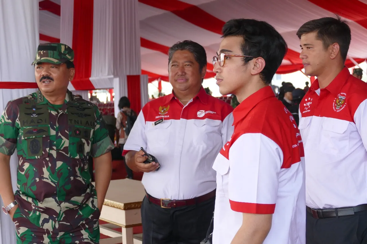 Vadi Akbar jadi penata suara di acara HUT TNI Ke-72 © KapanLagi.com®/Sahal Fadhli
