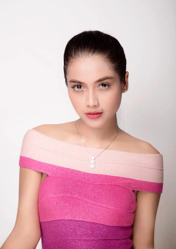 Diana Jeanette nyanyikan lagu dari kata-kata yang populer dari sosial media. ©KapanLagi.com/Sahal Fadli