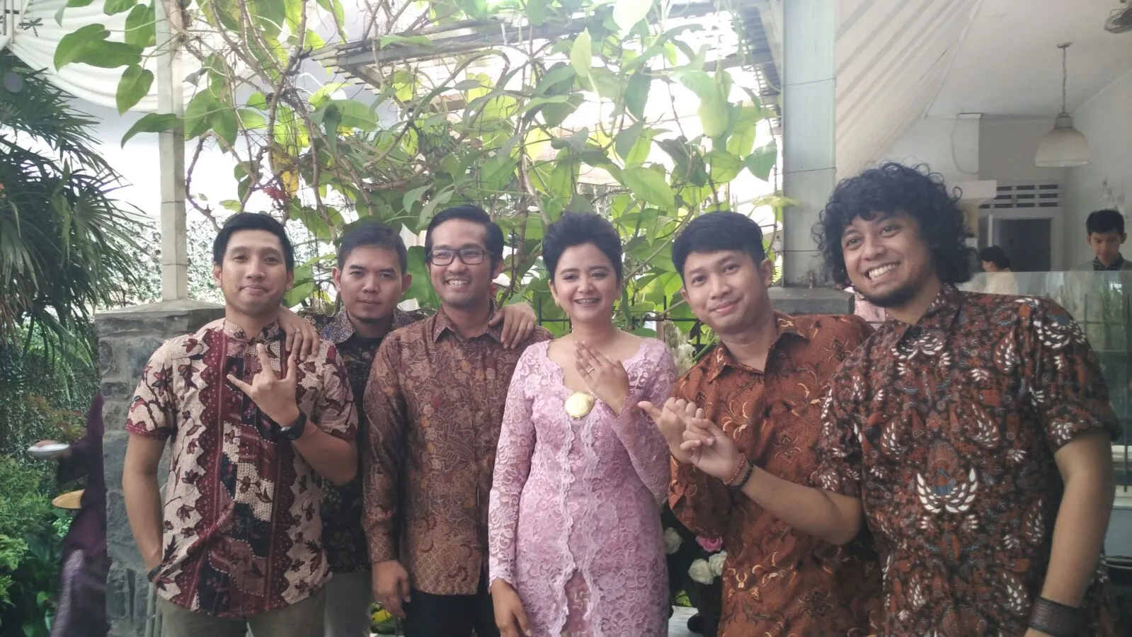Konde lamaran dan dihadiri sahabat-sahabat terdekatnya dari Samsons. ©Aldri Samsons