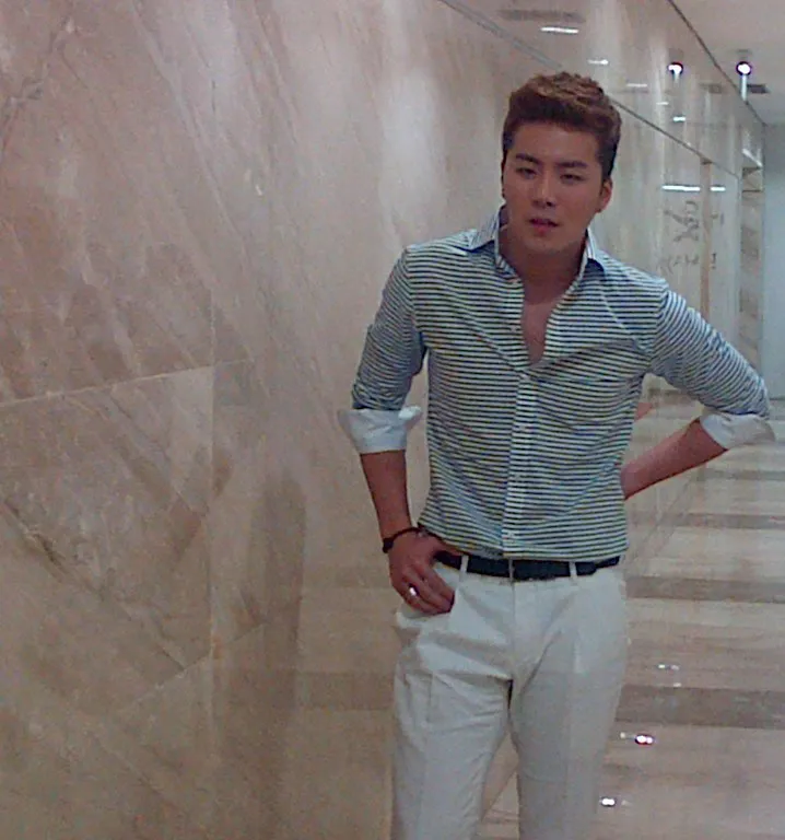Rilis album internasional, Eru sertakan lagu duet bareng ... Rilis album internasional, Eru sertakan lagu duet bareng ...