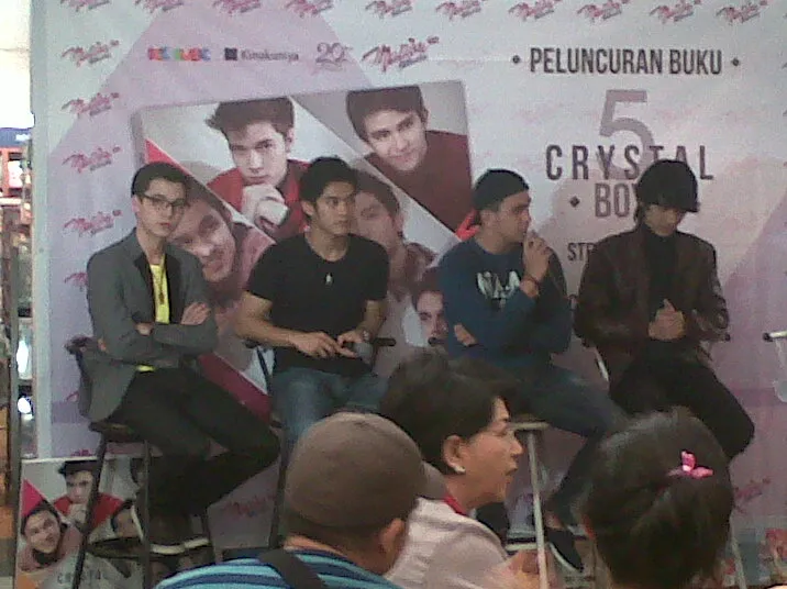Kevin Julio, Stefan William, Chris Laurent, Boy William dan Ahyar saat peluncuran 5 Crystal Boys. @KapanLagi.com®