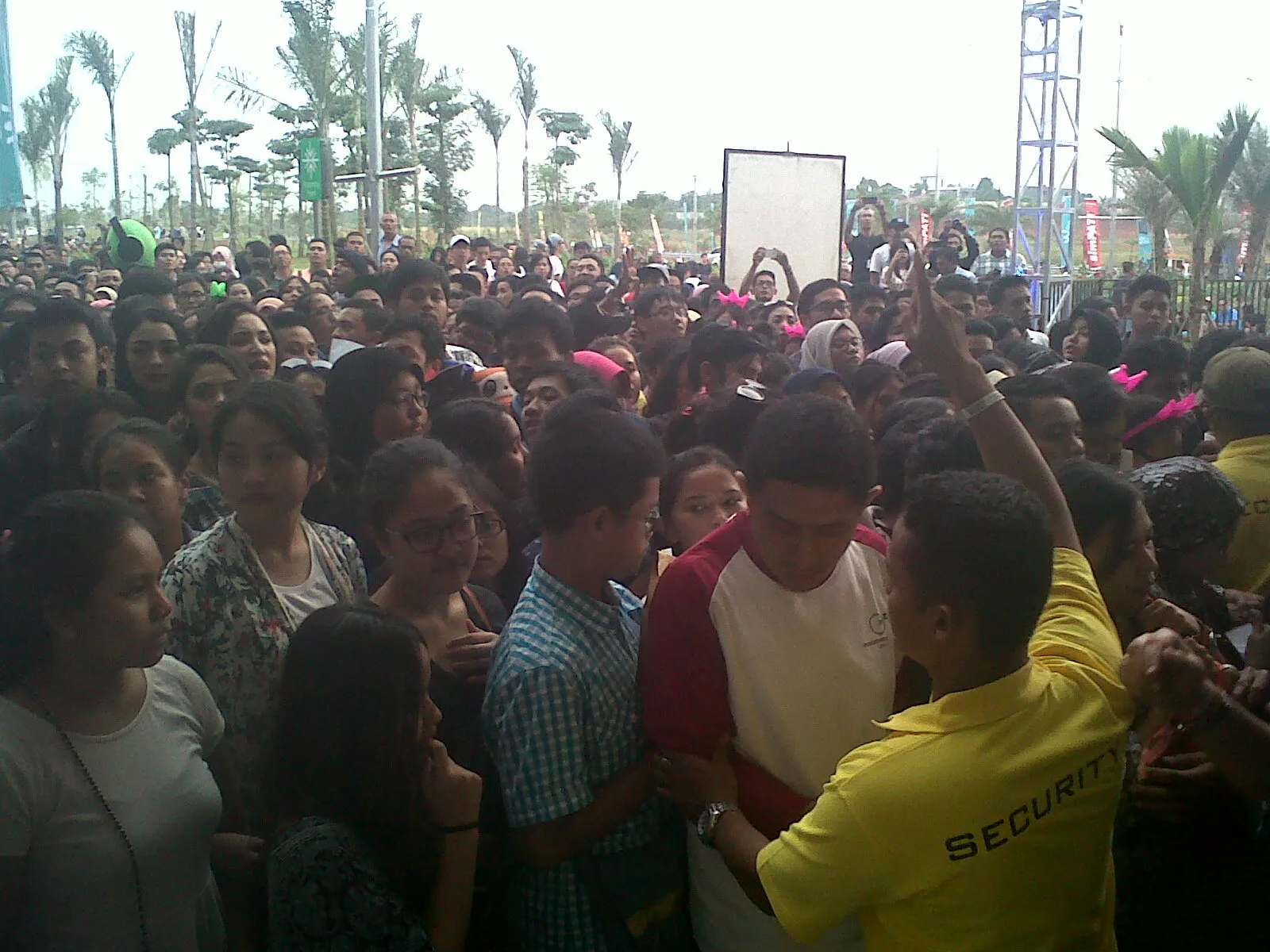 Beberapa penonton konser Katy di ICE BSD - Tangerang ©KapanLagi.com®/Abbas Aditya