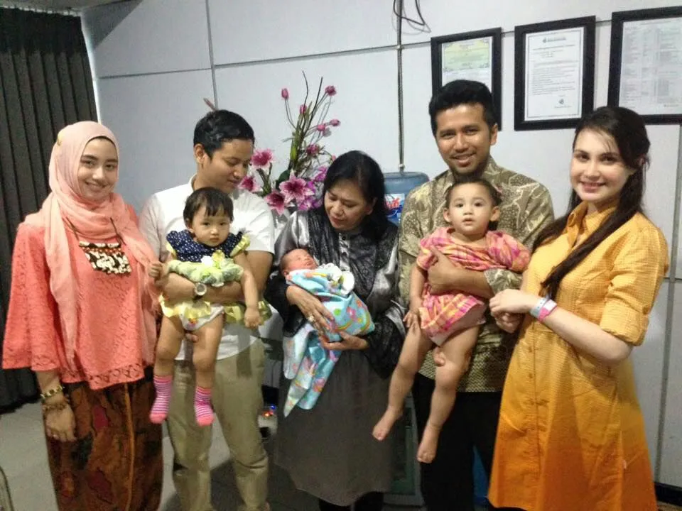 Arumi telah melahirkan anak kedua, kali ini berjenis kelamin laki-laki. ©Adhar Muttaqin