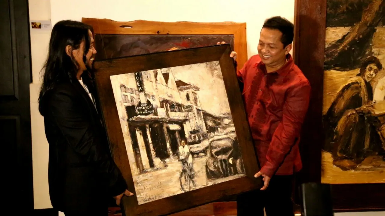 Demonstrasi lukisan Sohieb Toyaroja © KapanLagi.com®/Sahal Fadhli