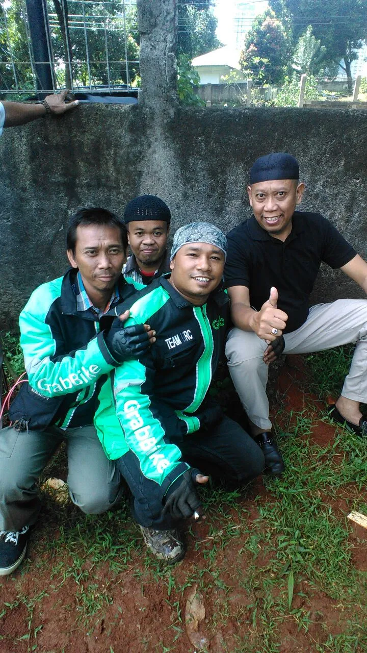 Sebelum istri meninggal, Tukul sempat melawat ke tetangga © Joshua (seorang ojek online)