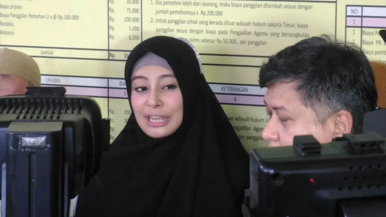 Putri Aisyah kukuh bercerai dari Ustaz Al Habsyi/©KapanLagi.com®/Adi Abbas Nugroho