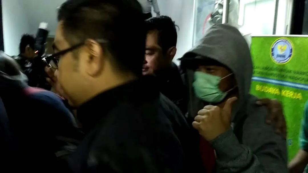 Iwa K menunjukkan tanda Oke dengan jempolnya. © KapanLagi.com/Fikri Alfi Rosyadi