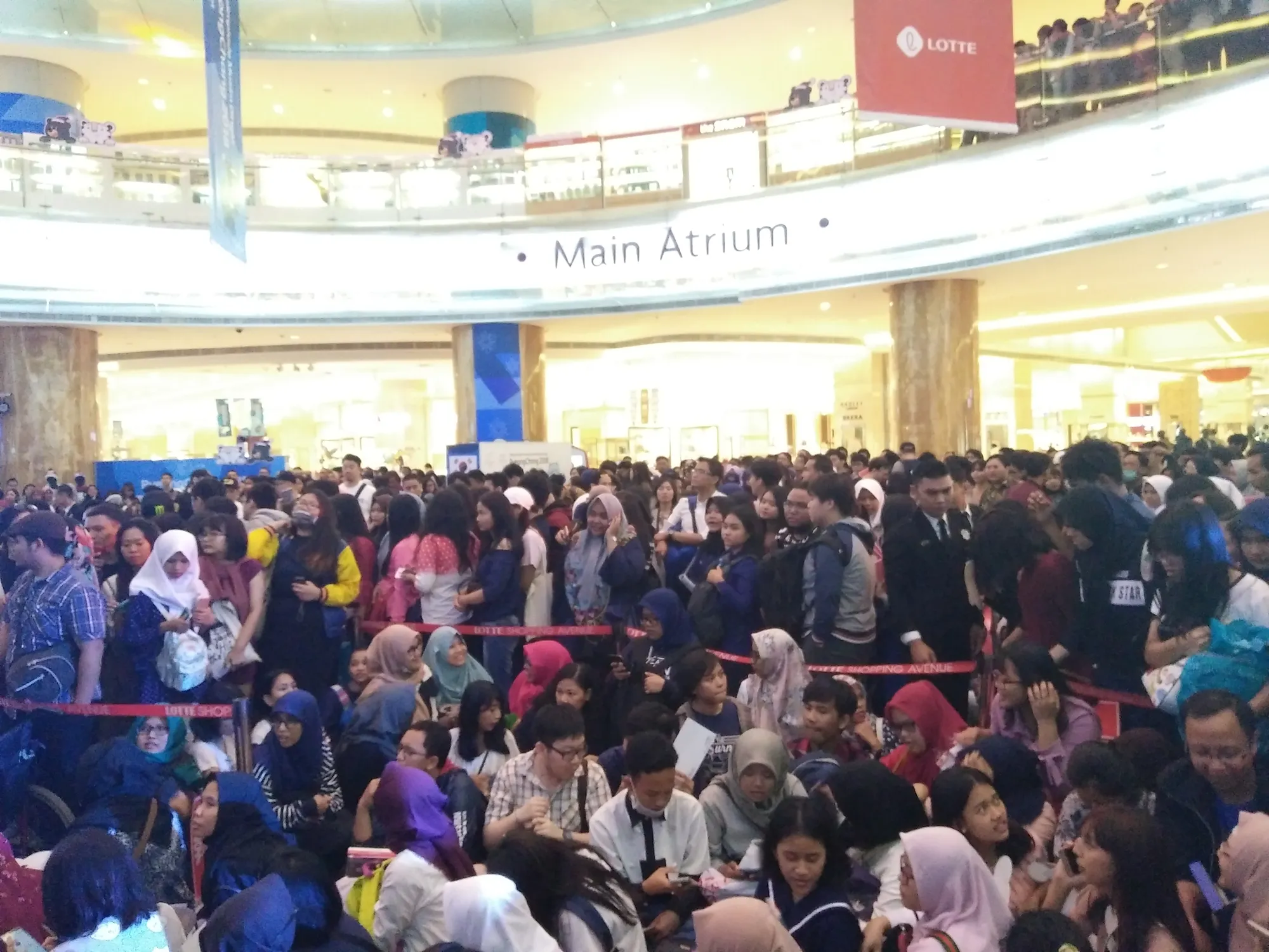 Penggemar berduyun-duyun menghadiri jumpa fans AOA. ©KapanLagi.com/Nuzulur Rakhmah