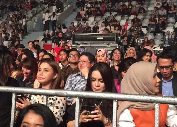 Rossa hadir di konser Afgan. (credit: Kapanlagicom/Nuzulur Rakhmah)