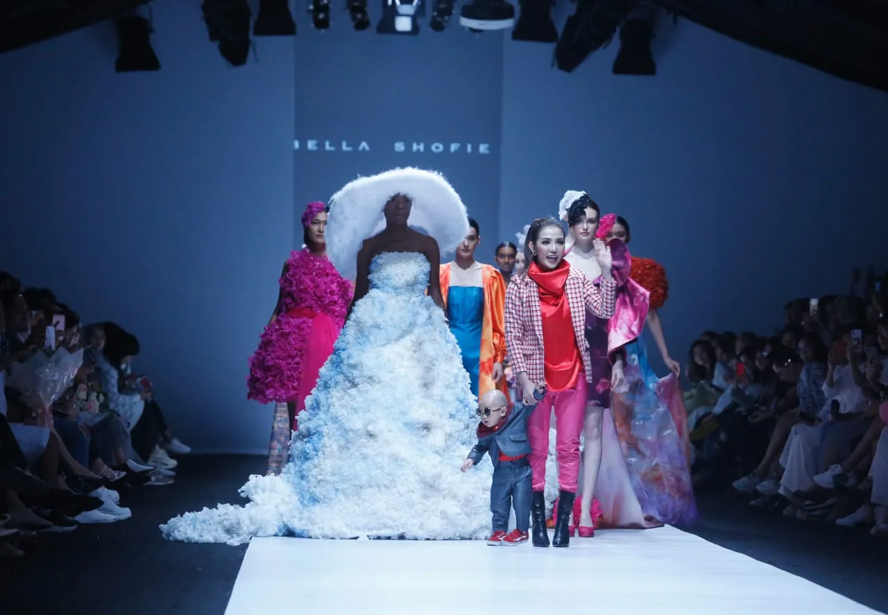 Bella Shofie di JFW 2020. (credit: Kapanlagi.com/Muhammad Akrom Sukarya)
