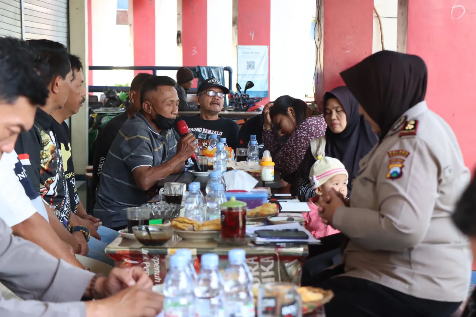 Kekhawatiran dan Harapan Pedagang Terkait Tempat Relokasi / Credit Foto: KapanLagi.com/Darmadi Sasongko