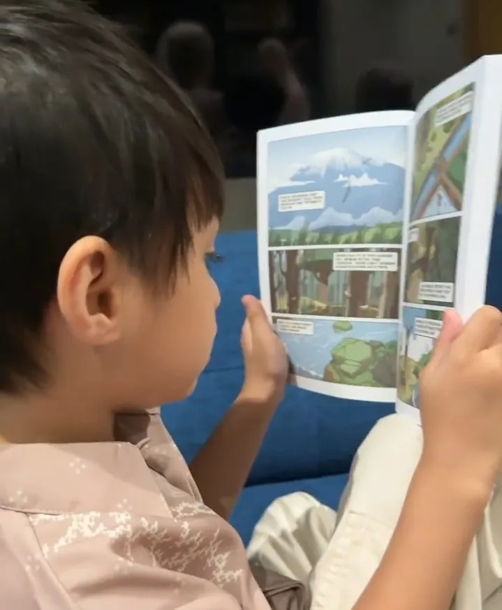 Anak Inara Rusli Dapat Banyak Buku