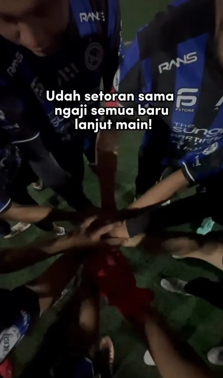 Potret Rizky Billar saat diminta setoran ngaji sebelum main bola (Sumber: Instagram/teukuwisnu)