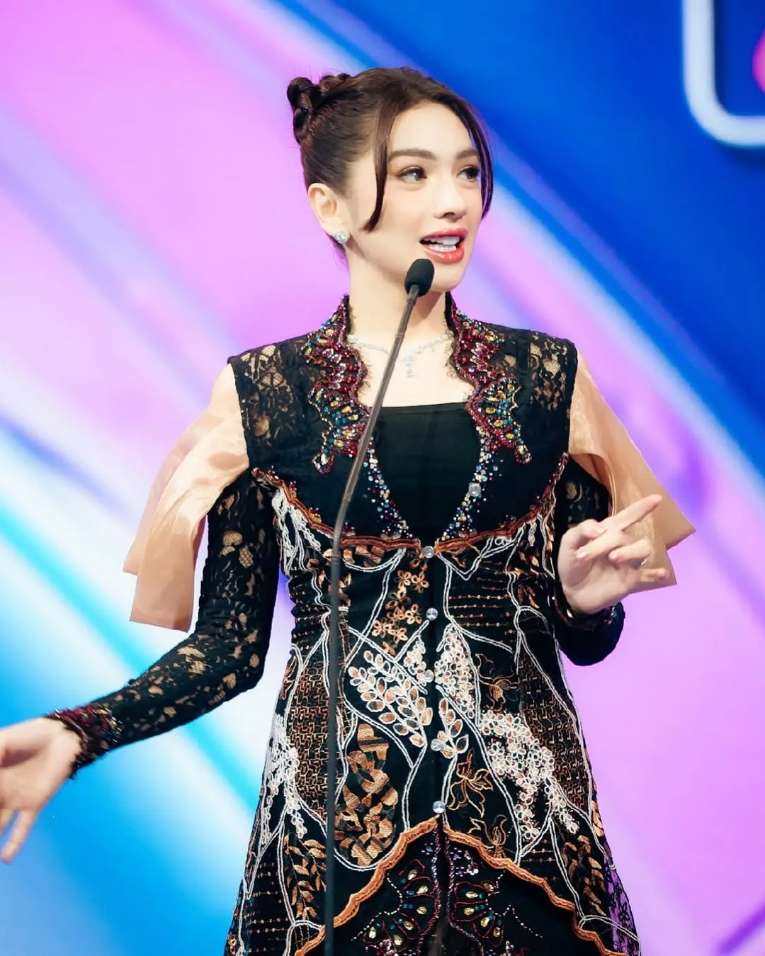 Potret Cantik Angel Karamoy di Indonesian Music Awards 2024, Pesona Bidadari Tak Bisa Bohong. (instagram/realangelkaramoy)