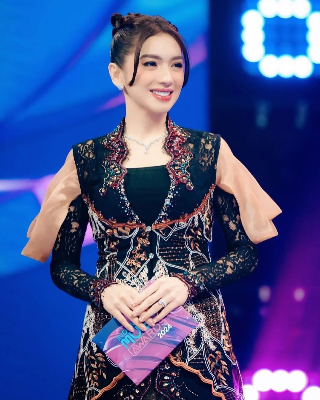 Potret Cantik Angel Karamoy di Indonesian Music Awards 2024, Pesona Bidadari Tak Bisa Bohong. (instagram/realangelkaramoy)