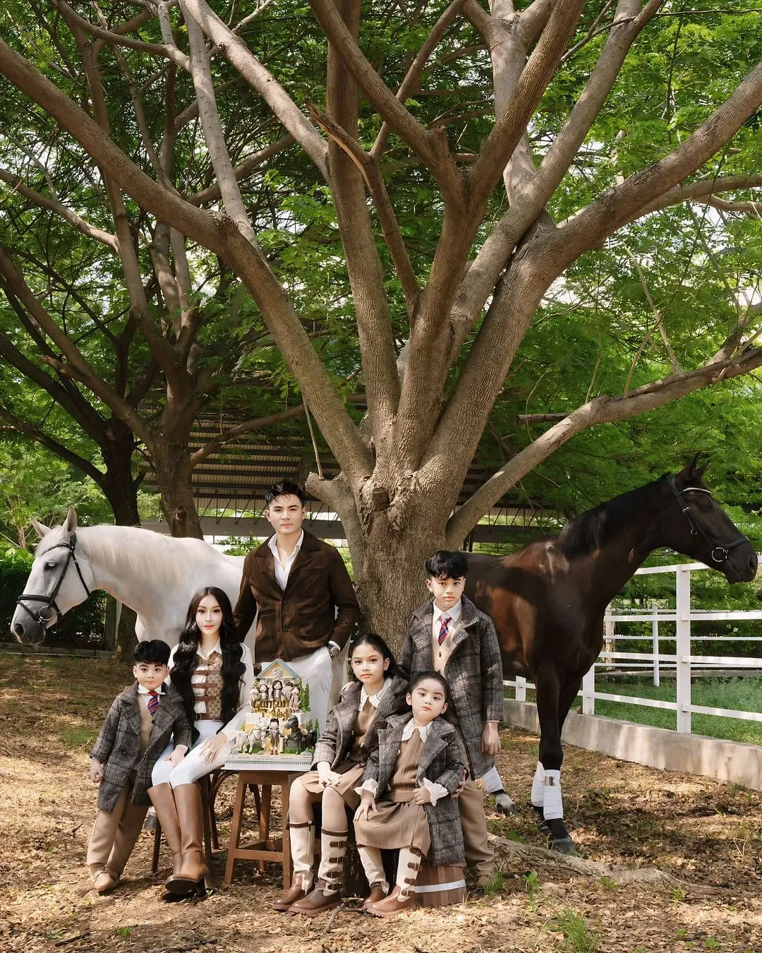 Potret Keluarga Guntur Triyoga dan Apris dengan Empat Anak, Dapat Kembar Cowok Cewek Dua Kali. (instagram/aprisdevita, instagram/gunturtriyoga)