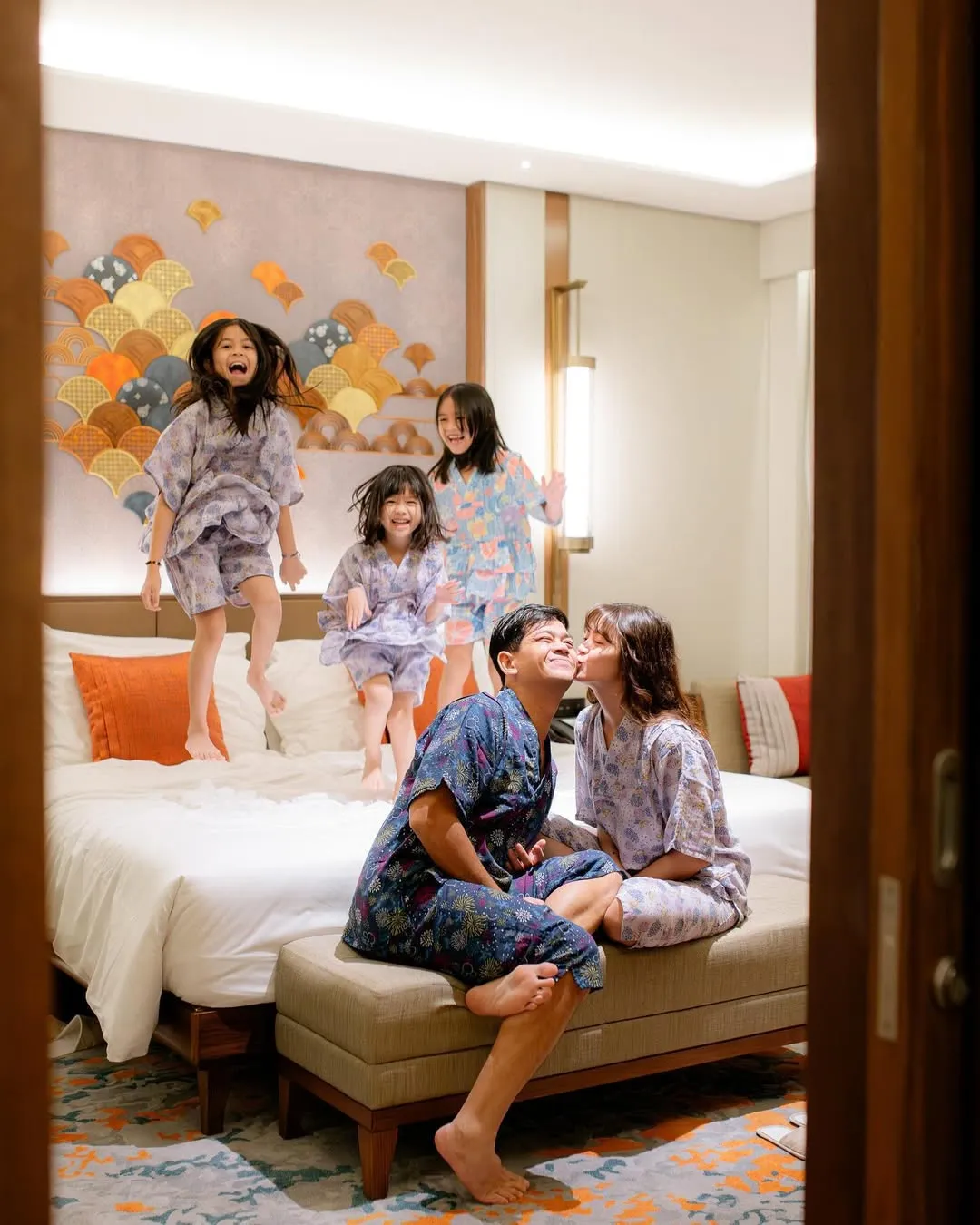 Potret Kemesraan Surya Insomnia dan Tyara Renata yang Selalu Bucin Satu Sama Lain, Pasangan Idaman Sejuta Umat. (instagram/suryainsomnia)