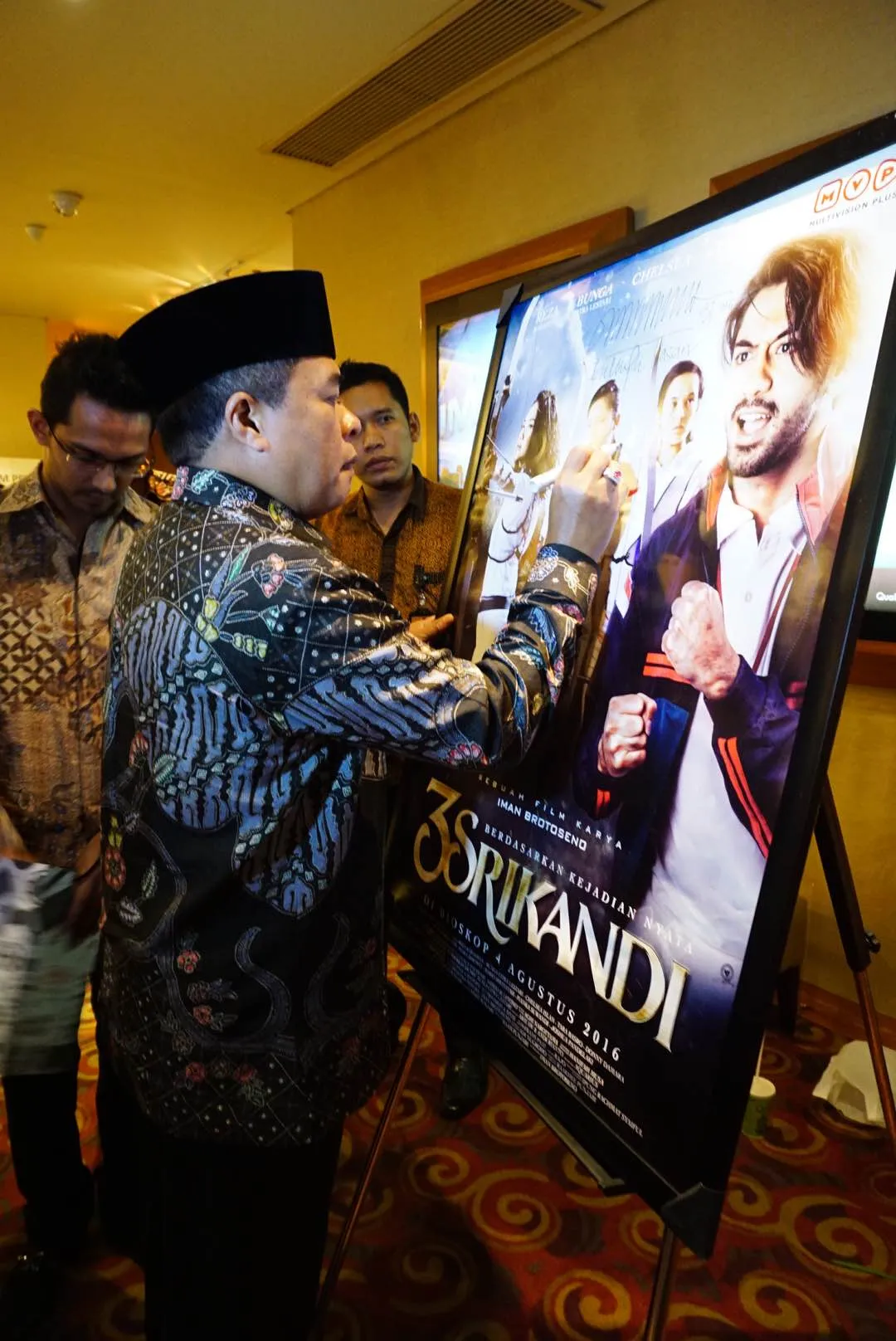 Ade tergila-gila dengna film '3 SRIKANDI' © KapanLagi.com®/Fikri Alfi Rosyadi