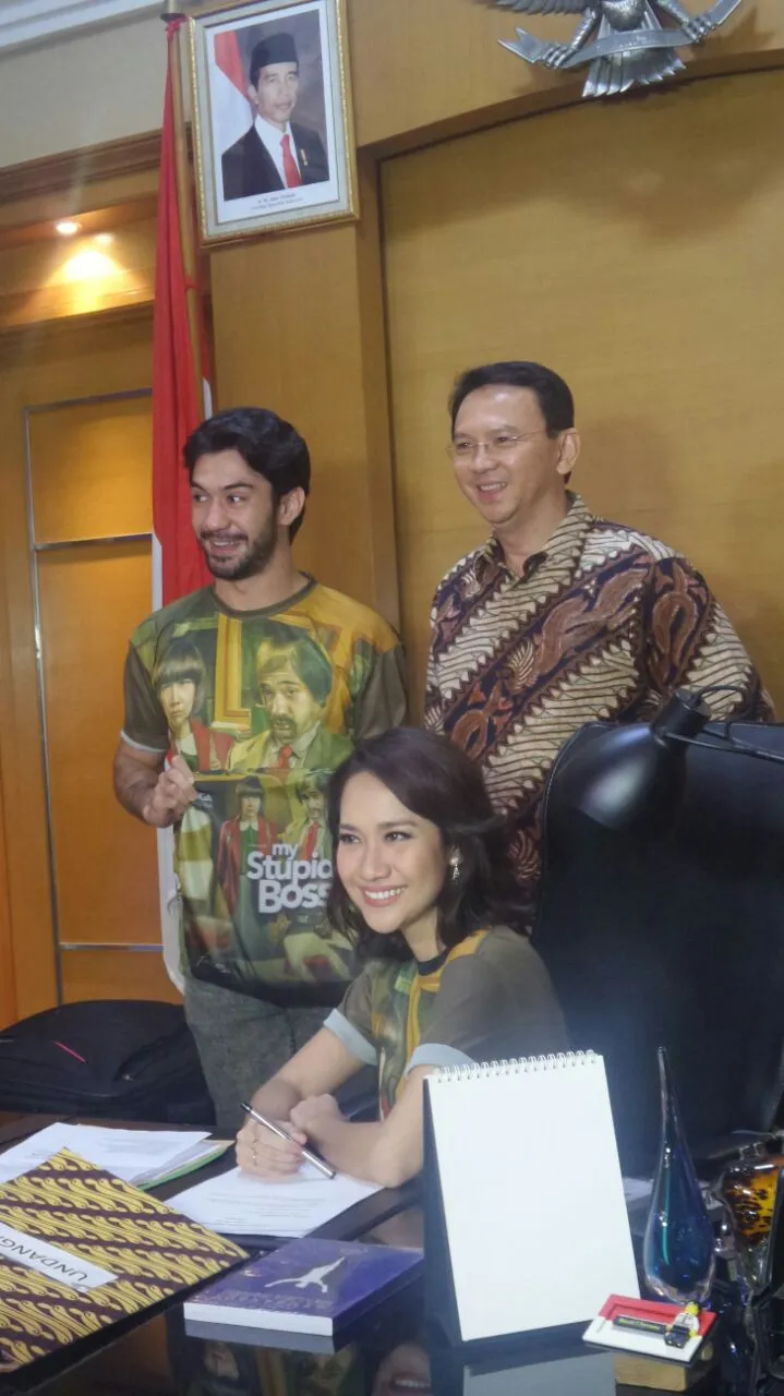 Reza Rahadian dan BCl tur keliling kantor Ahok © KapanLagi.com®/Hendra Gunawan