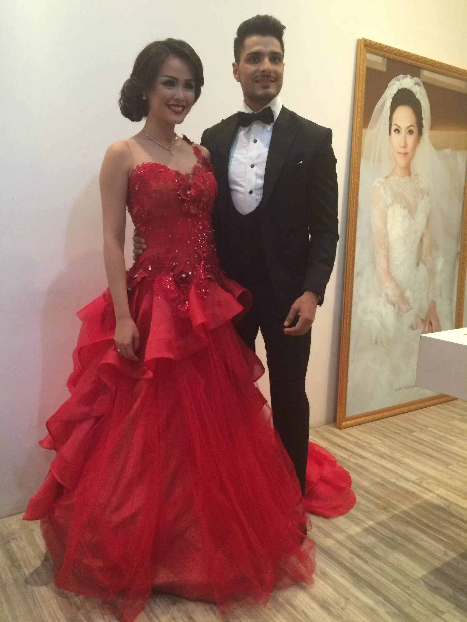 Saat Vin Rana dan Nita lamaran, sayang sahabat mereka yang berasal dari India yaitu Shaheer Sheikh tak bisa hadir. ©KapanLagi.com/Nuzurul Rakhmah