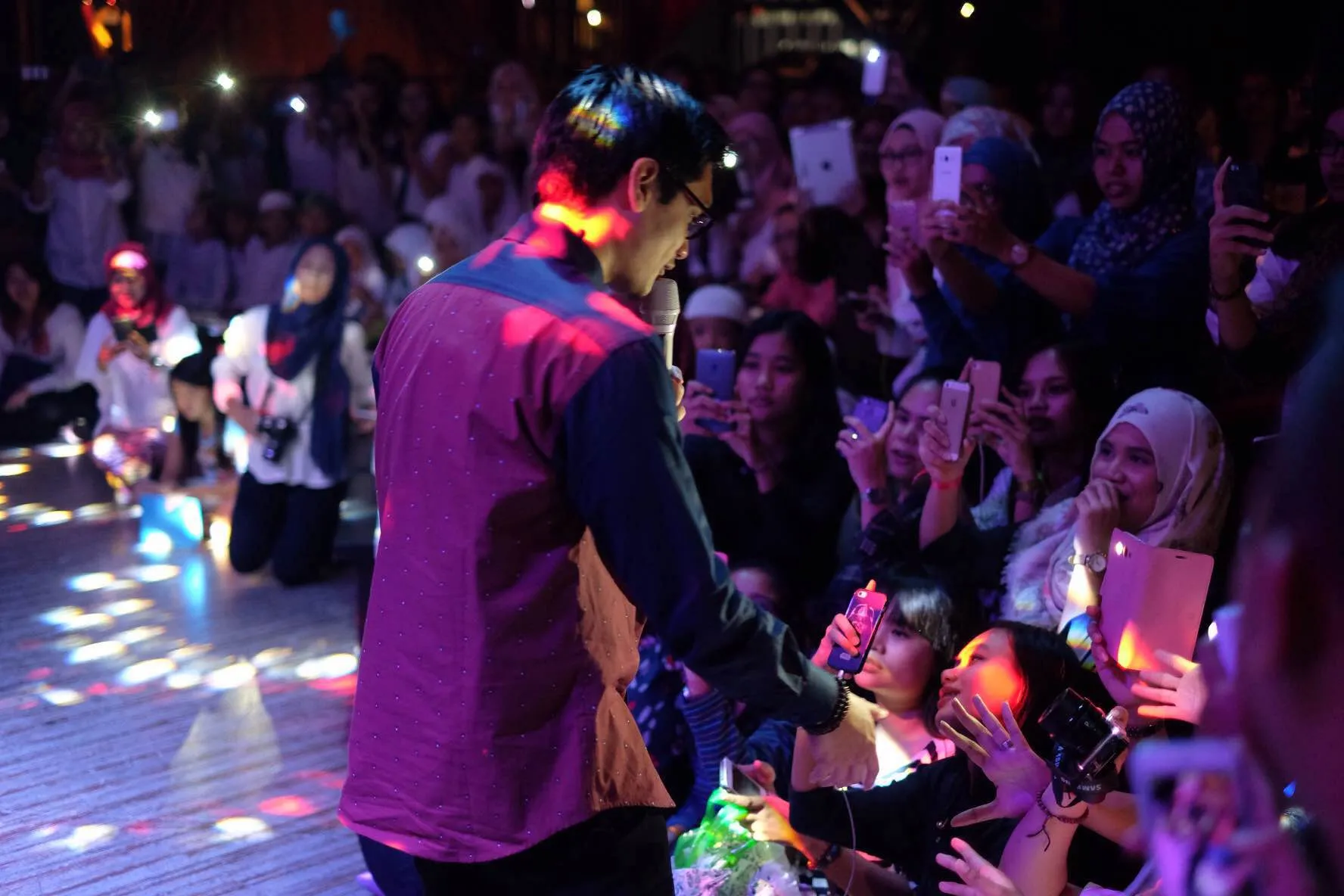 Afgansyah Reza buka puasa bersama penggemar dan anak yatim | Foto: KapanLagi.com/Mathias