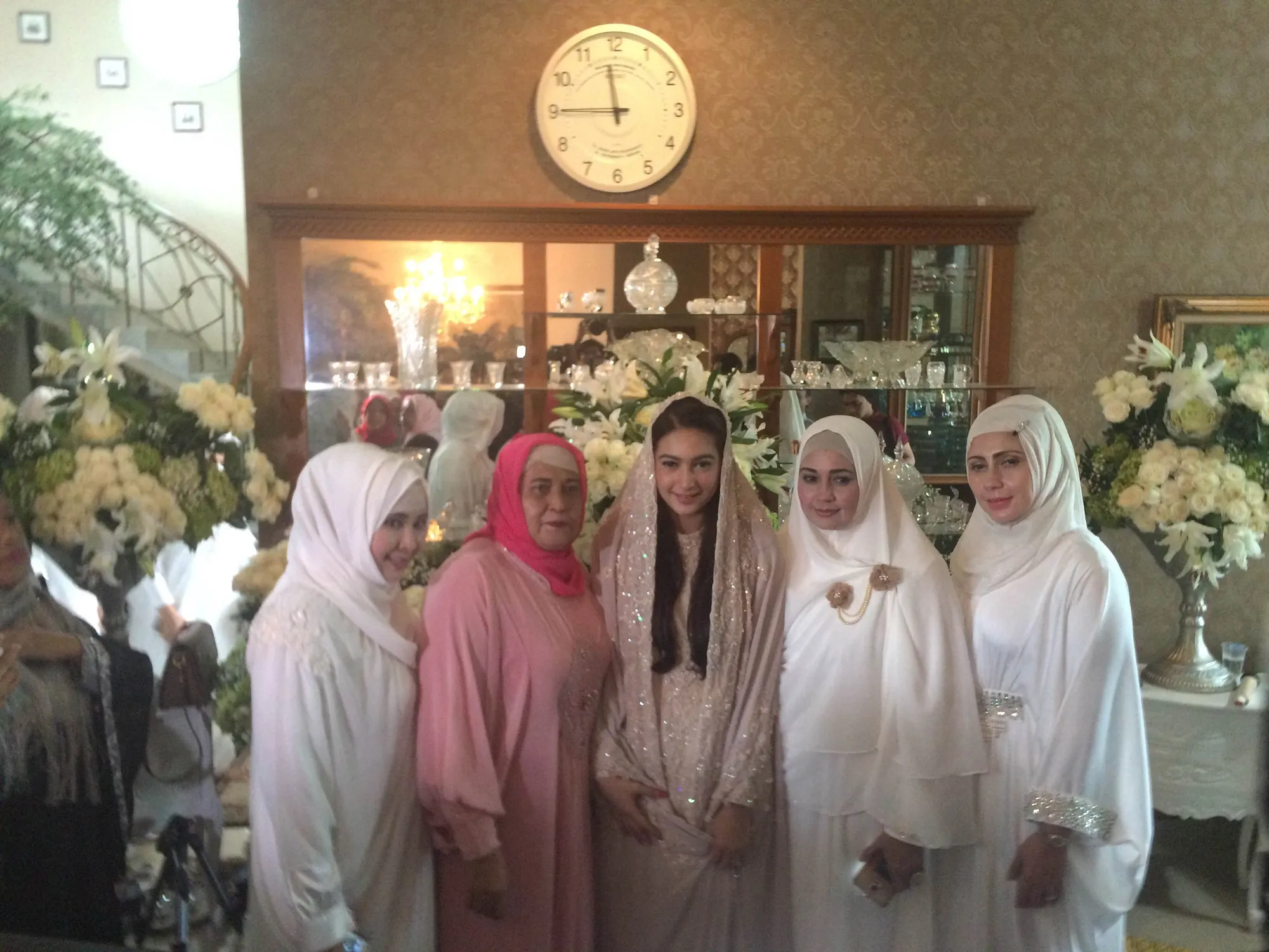 Nabila Syakieb gelar pengajian untuk para wanita di kediamannya. ©KapanLagi.com/Fikri Alfi Rosyadi
