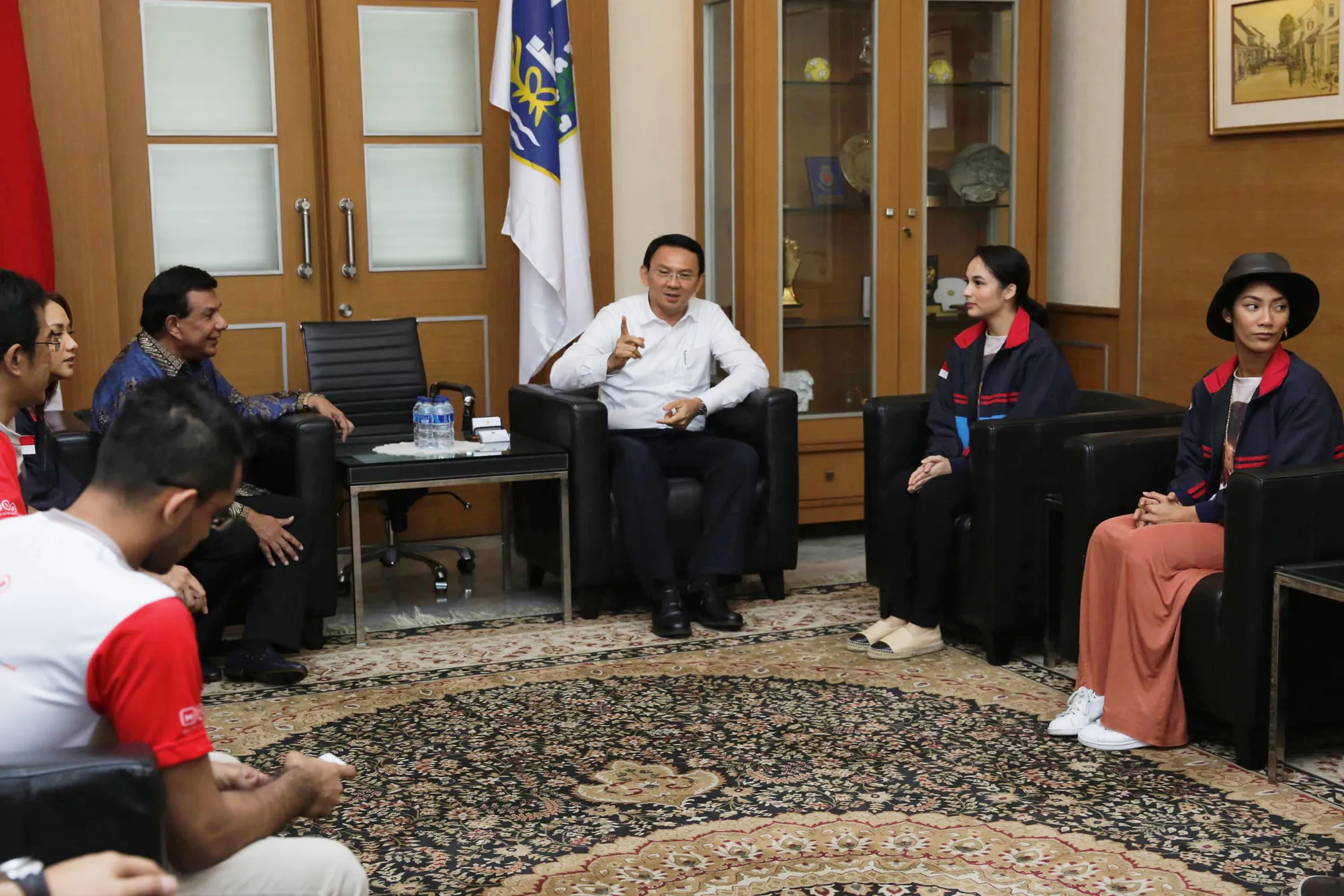 Suasana silaturahmi para pemain dan kru 3 SRIKANDI di Balai Kota/©KapanLagi.com®/Budy Santoso