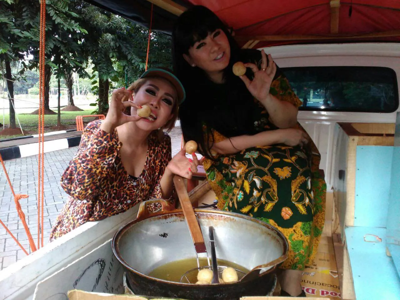 Tahu bulat jadi inspirasi bagi penyanyi Ratu Meta. ©KapanLagi.com/Fikri Alfi Rosyadi