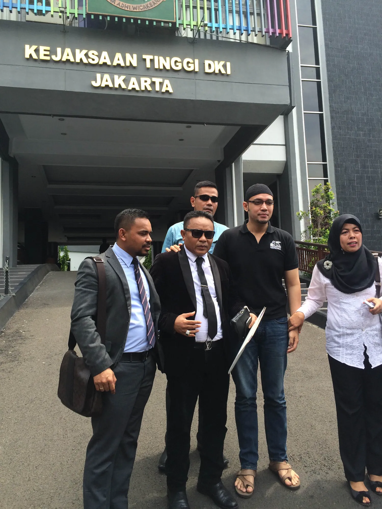 Sandy Tumiwa bakal mendekam di Rutan Salemba pasca proses di Kejaksaan hari ini. ©KapanLagi.com/Nuzurul Rakhmah 