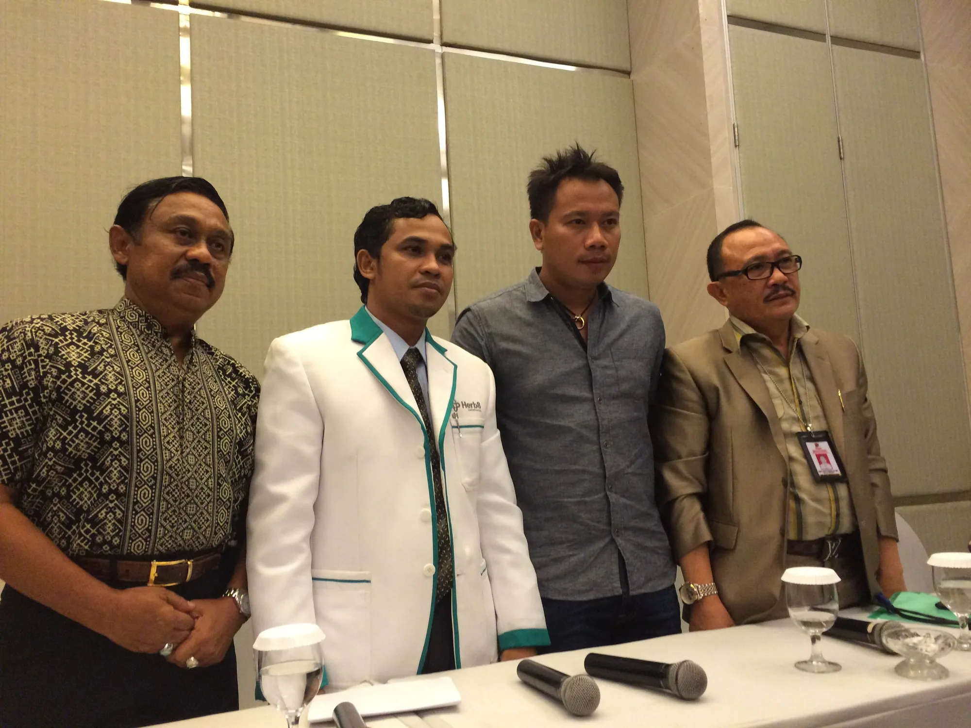 Vicky Prasetyo dan Tengku Maulana Sanusi merasa tertipu karena ada program yang tak tayang. ©KapanLagi.com/Nuzurul Rakhmah