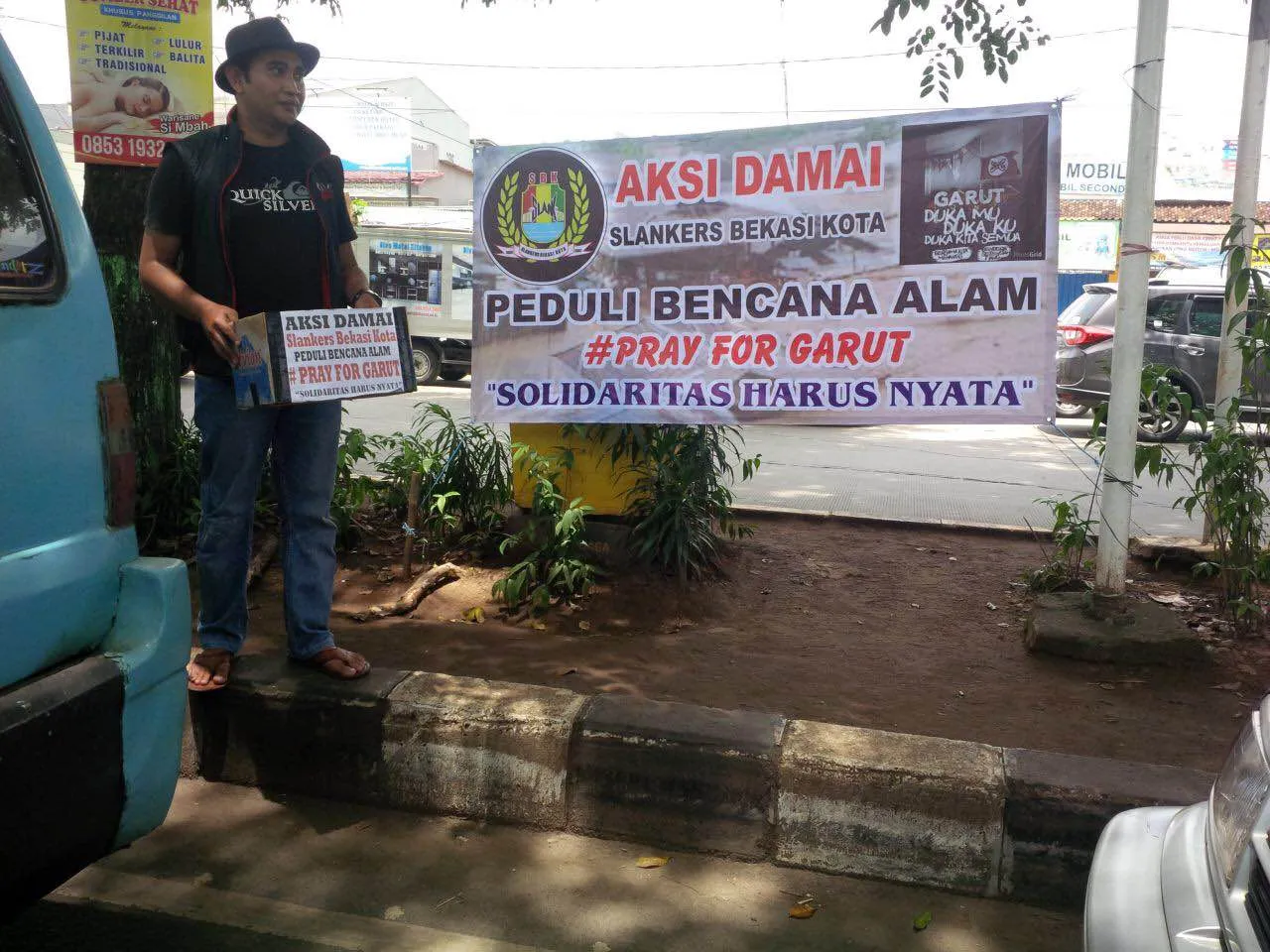 Salut! Slanker turun ke jalan demi bantu korban Garut © KapanLagi.com®/Fikri Alfi Rosyadi