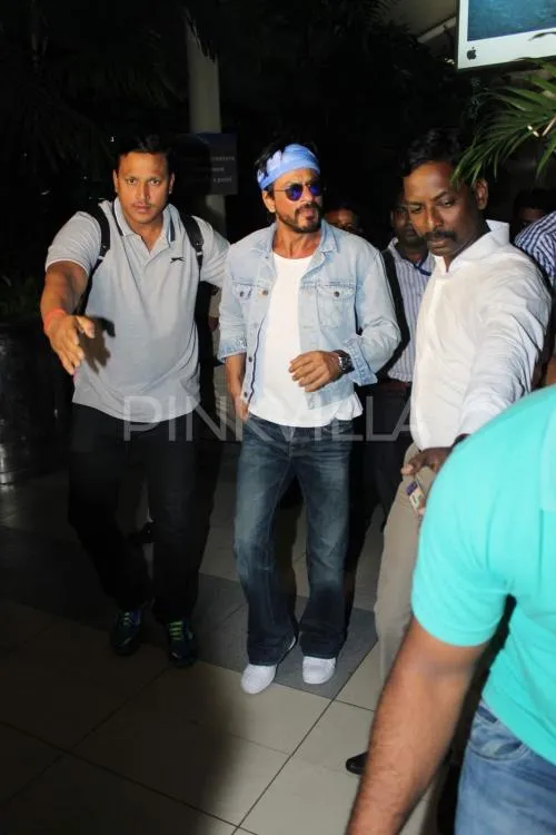 Shahrukh Khan pulang ke Mumbai demi ultah Gauri. ©Pinkvilla