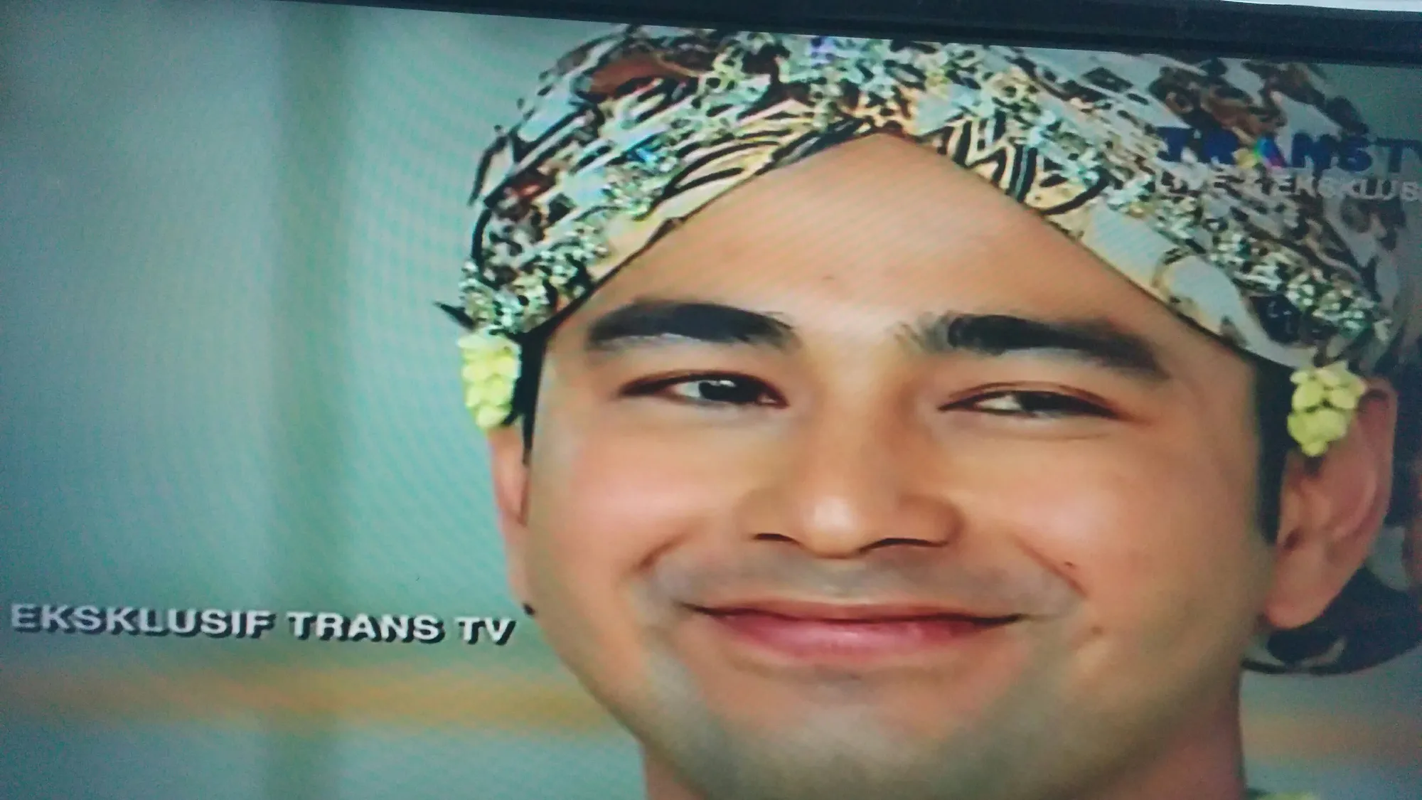 Senyum Raffi yang langsung mengembang dengan sempurna. Ganteng ya. @TransTV