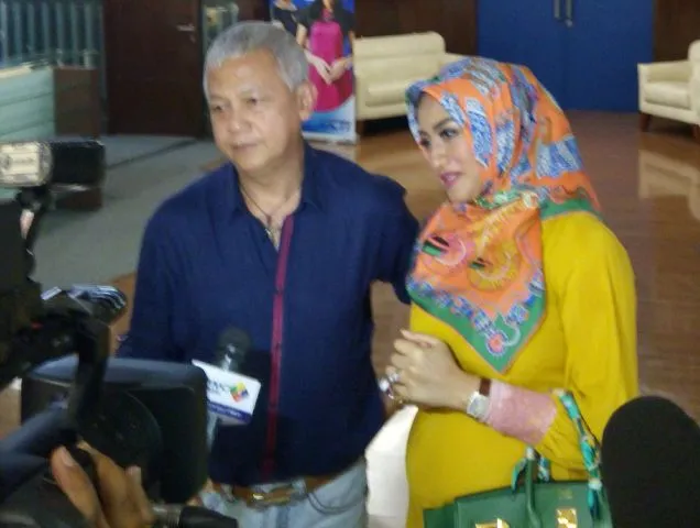 Artis Shinta Bachir melakukan klarifikasi ke kepolisian terkait inisial SB yang disebutkan pengacara RA. ©KapanLagi.com®/Adi Abbas Nugroho