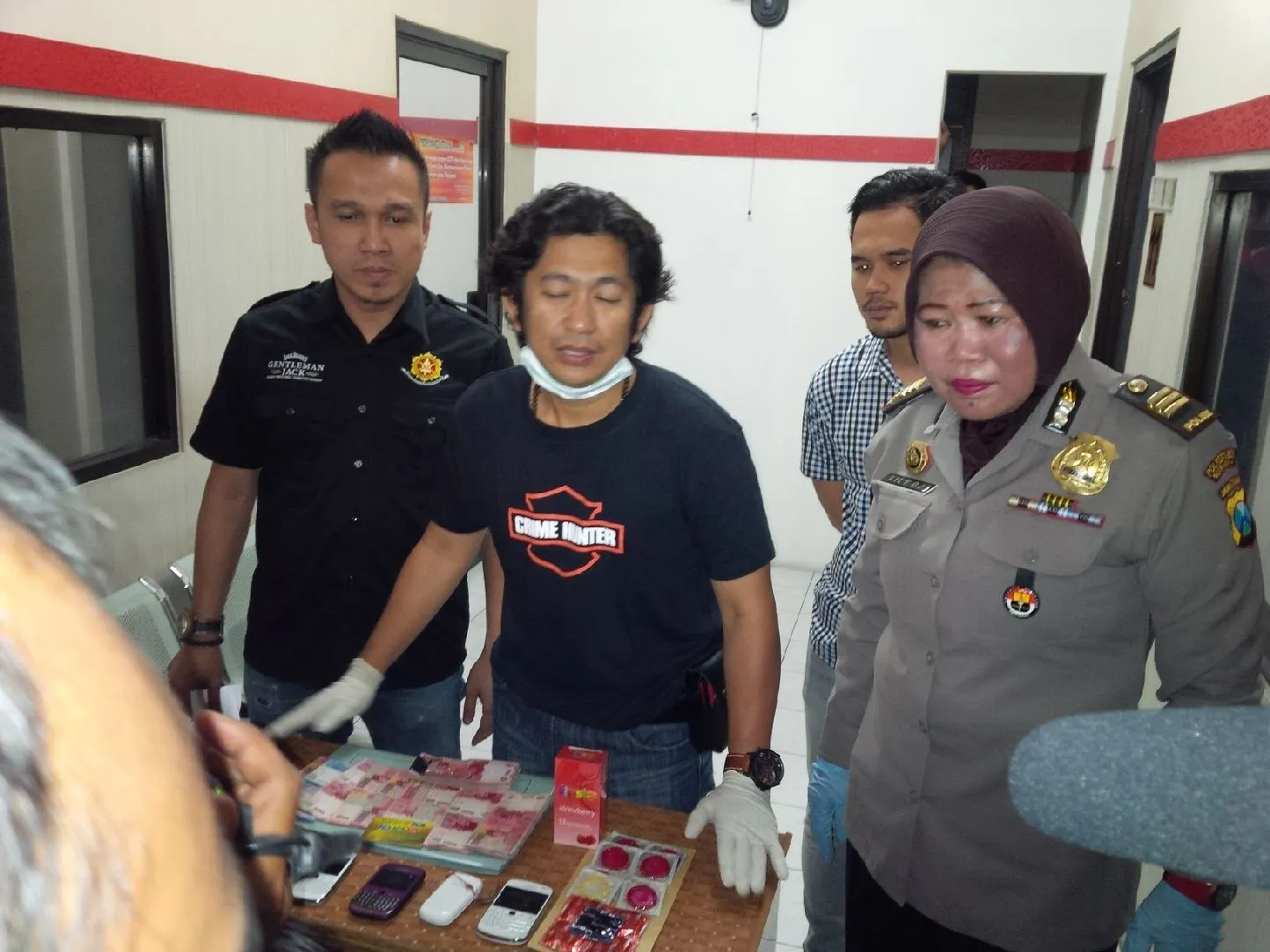 Artis AS ditangkap kepolisian © merdeka.com