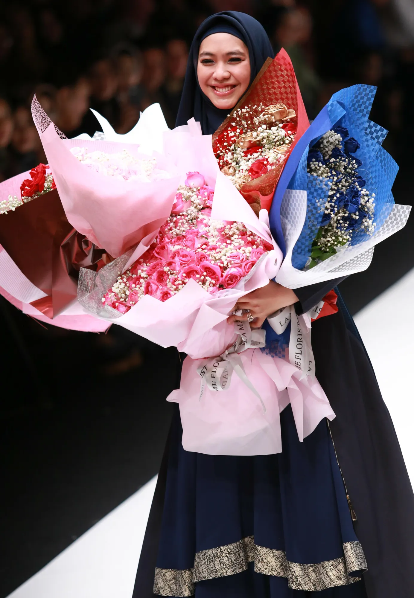 Oki Setiana Dewi pamerkan rancangannya di JFW 2017 © KapanLagi.com®/Mathias Purwanto