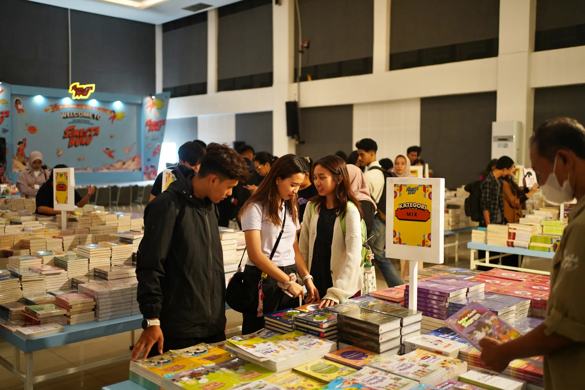 Antusiasme pengunjung di event Semesta Buku MCC (cr: media MCC)