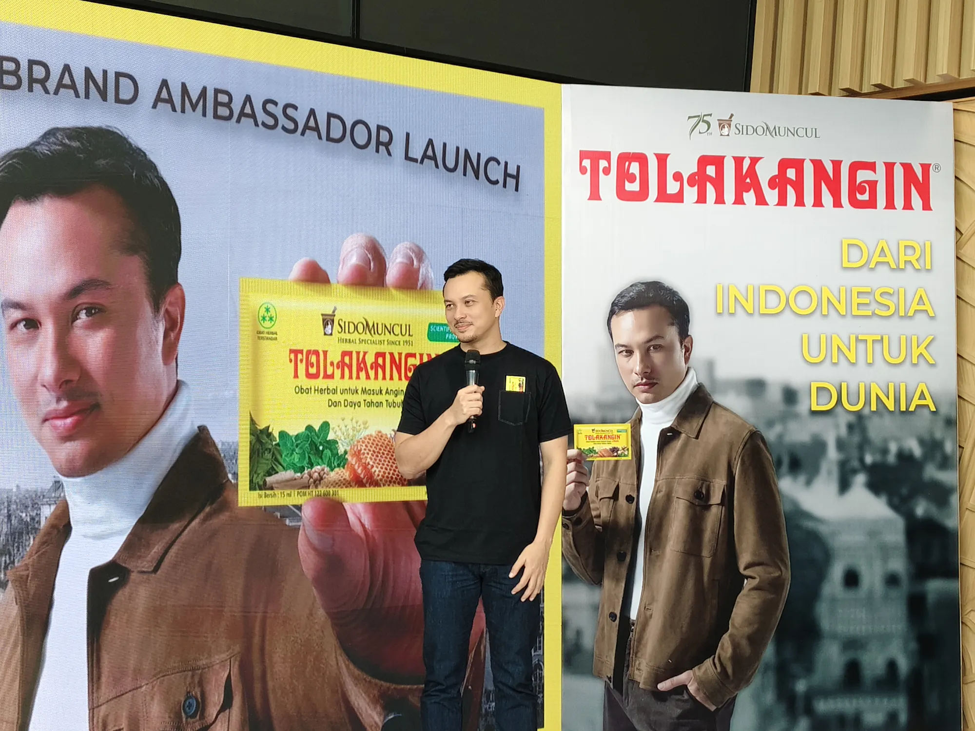 Brand Ambassador Tolak Angin, Nicholas Saputra.