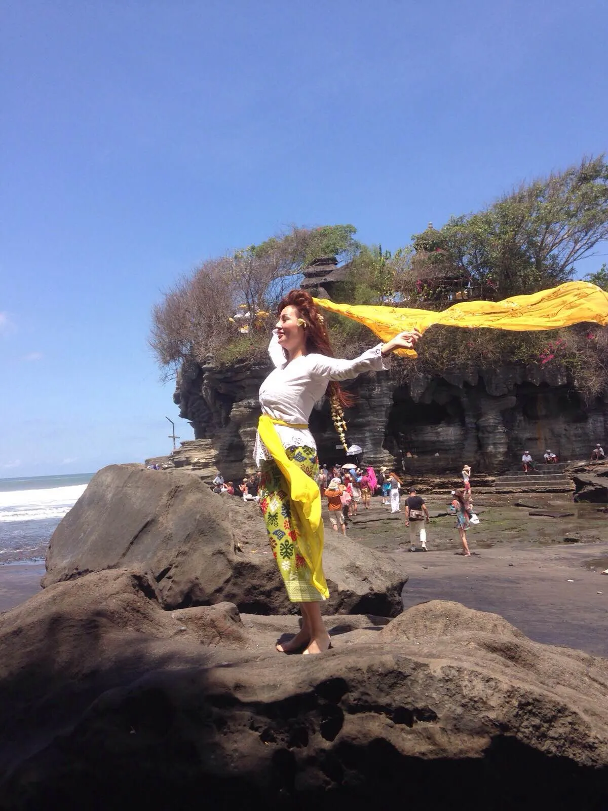 Fifie sempatkan sembahyang di sela-sela kesibukan jadwalnya © KapanLagi.com®/Mathias Purwanto