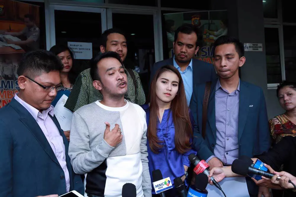 Ayu Ting Ting datangi Polda Metro Jaya © KapanLagi.com®/Fikri Alfi Rosyadi