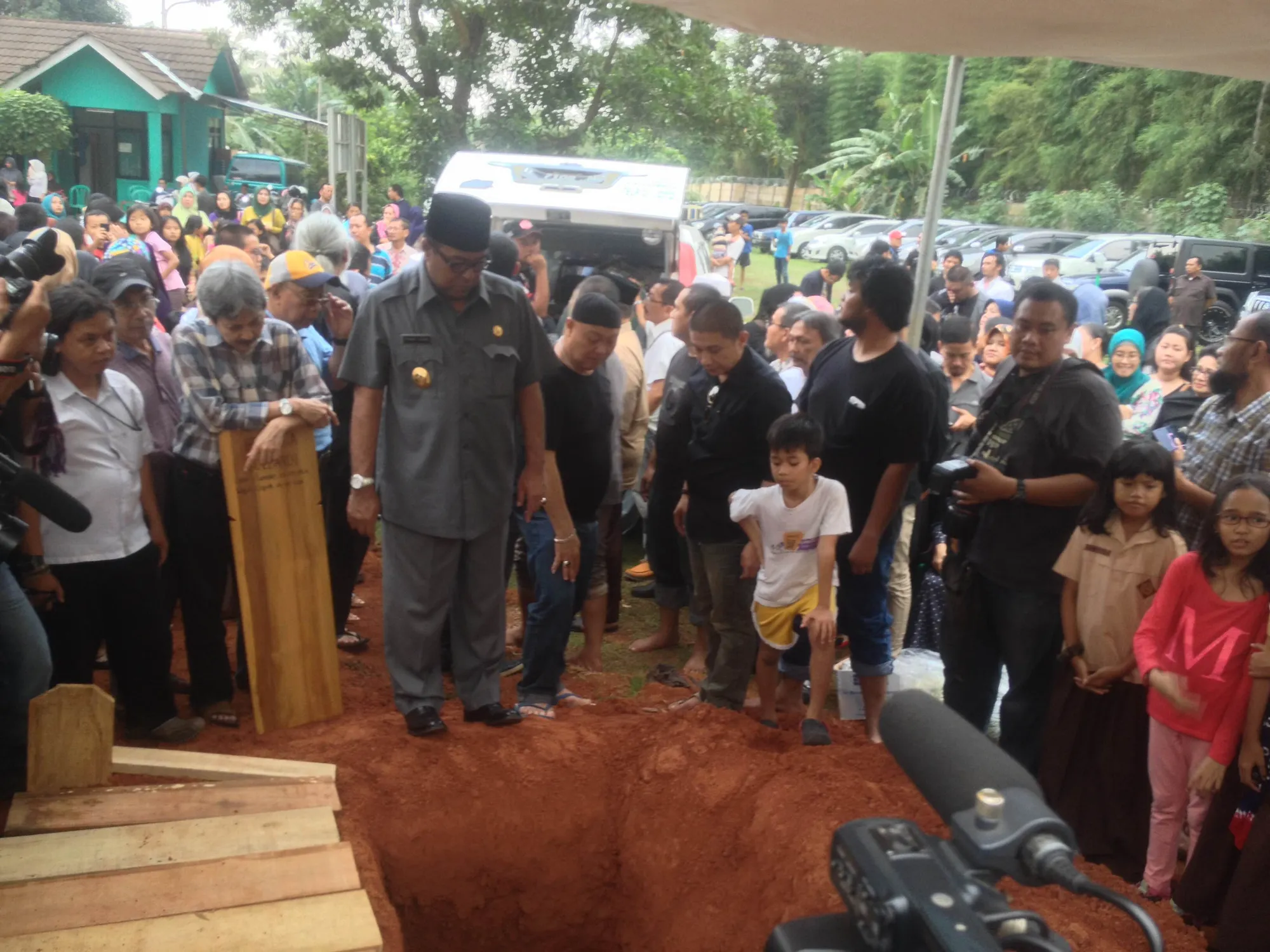 Rano Karno merasa terkejut Pepeng dimakamkan di daerahnya © KapanLagi.com®/Fikri Alfi Rosyadi