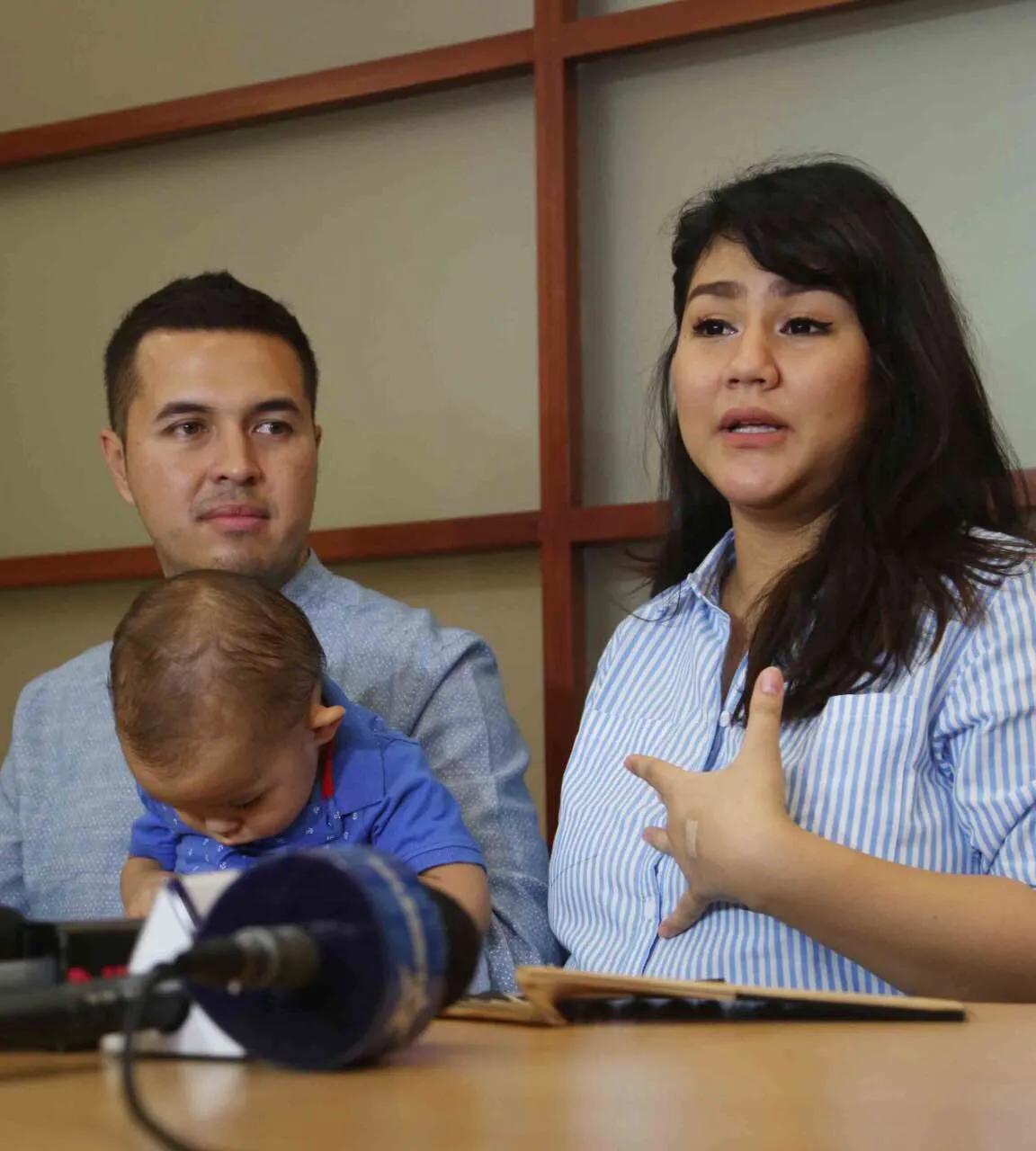 Keluarga bahagia Rifat Sungkar dan Sissy Priscillia di anugerahi adik bagi El Mayka Sungkar/©Kapanlagi.com®/Nuzulur Rakhmah