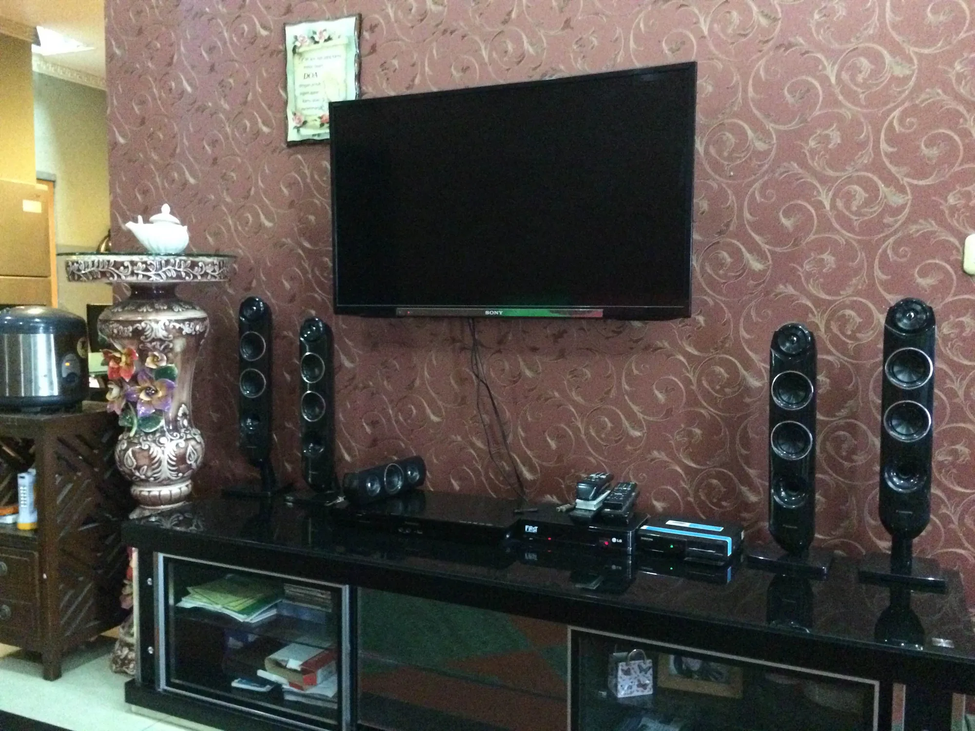 Kediaman Gretha Martini, tetap nyaman meski terletak di tepi jalan. ©KapanLagi.com/Fikri Alfi Rosyadi