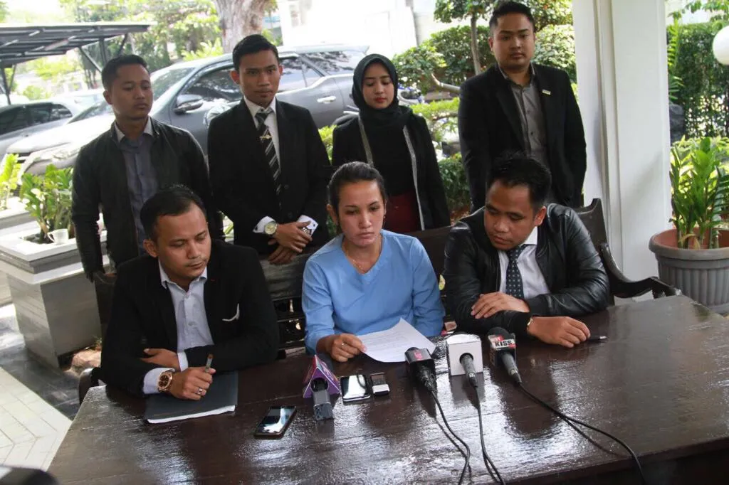 Indro Warkop disomasi oleh wanita yang mengaku sebagai keponakannya soal harta warisan. ©KapanLagi.com/Adi Abbas Nugroho