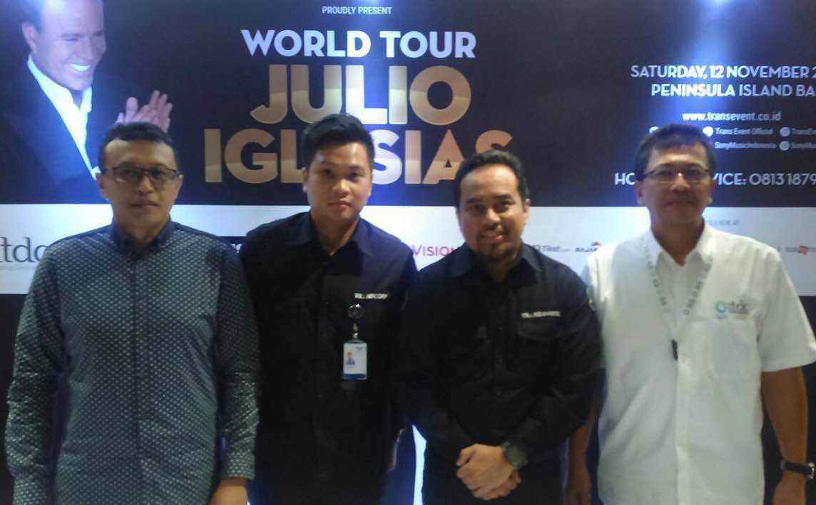 Julio Iglesias World Tour © Kapanlagi.com®/Abbas Aditya