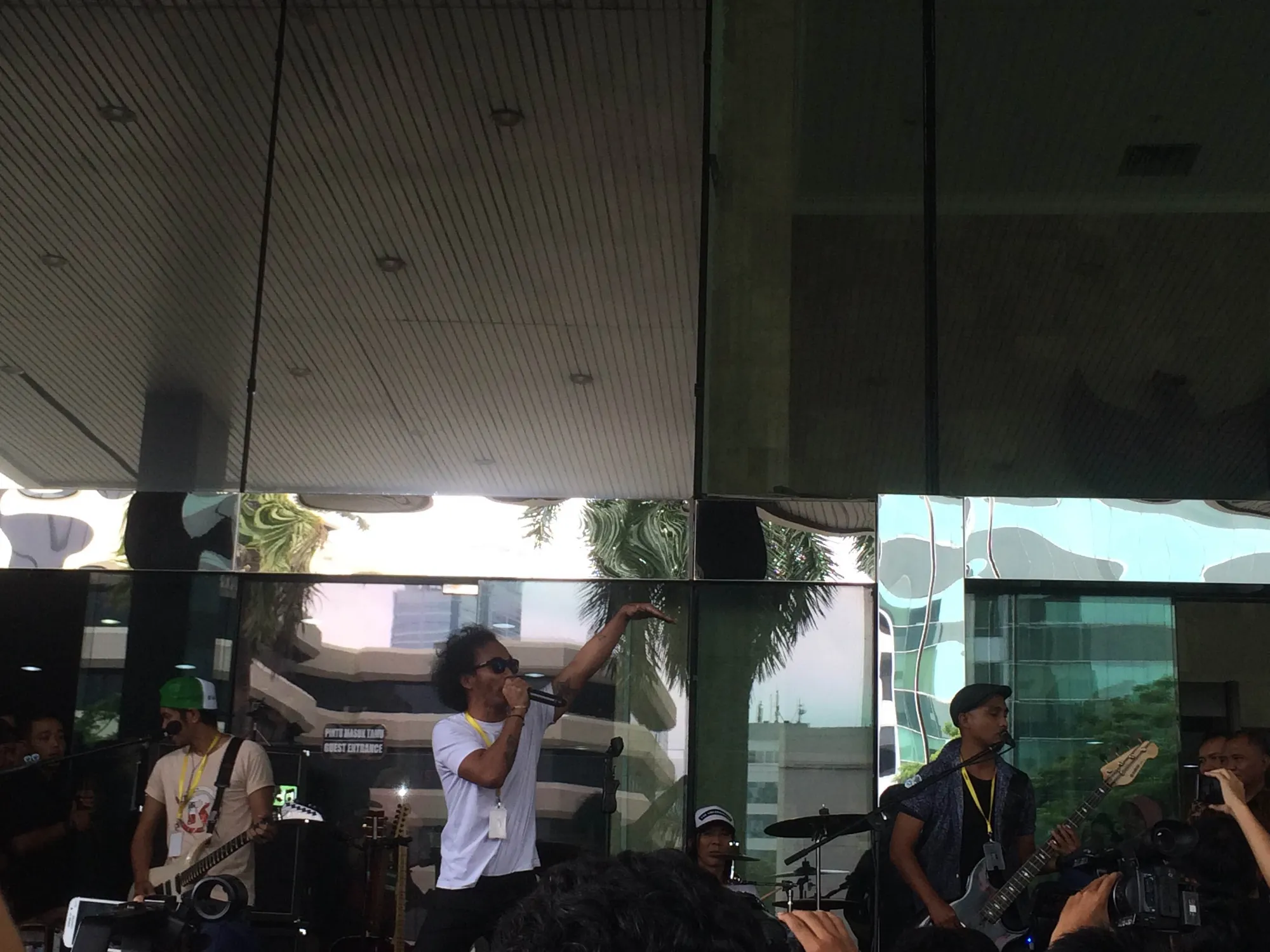 Slank sajikan hits populer di gedung KPK © KapanLagi.com®/Fikri Alfi Rosyadi