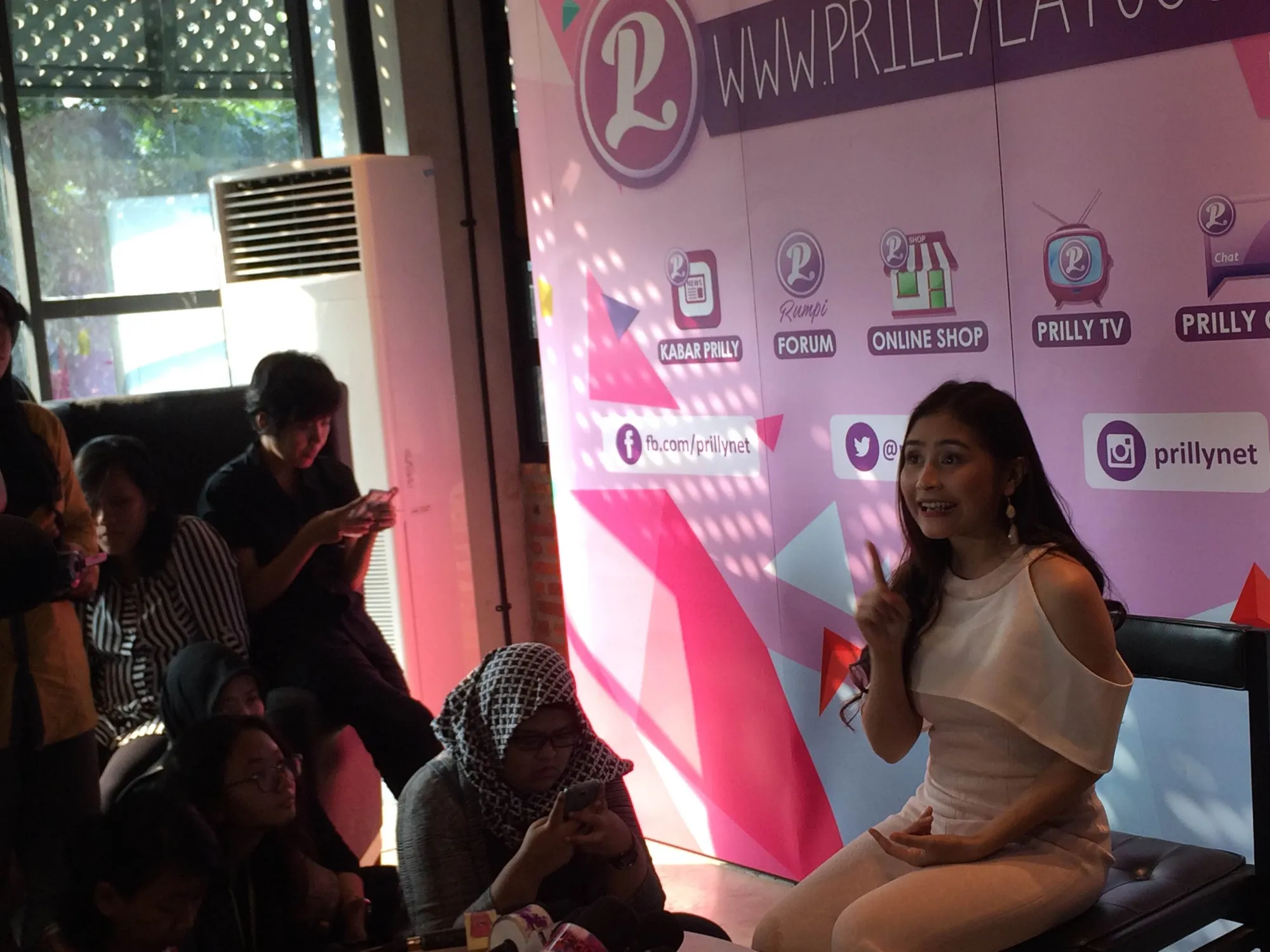 Prilly ingin perangi cyber bullying © KapanLagi.com®/Fikri Alfi Rosyadi