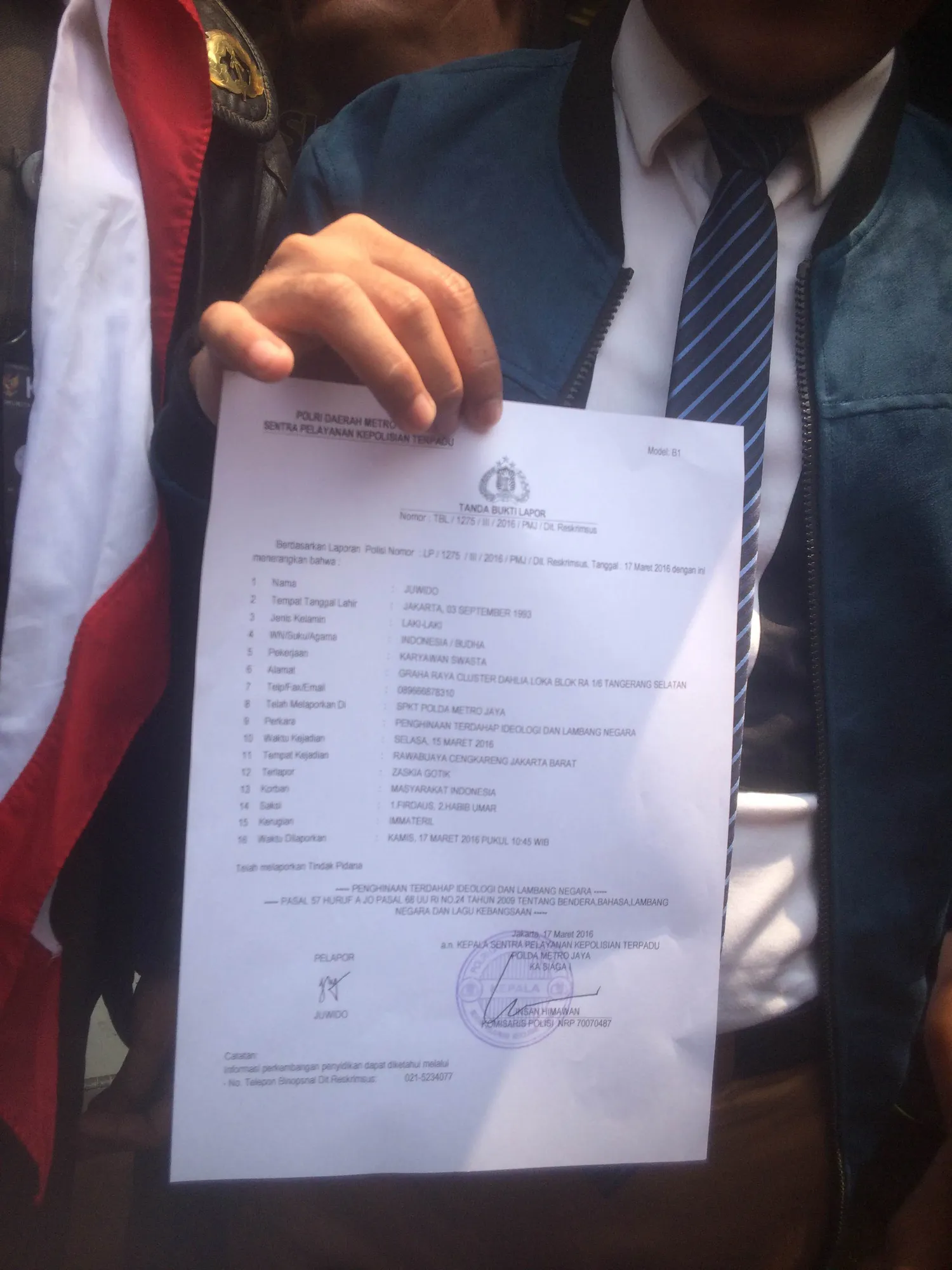 Bukti pelaporan atas penghinaan pada Pancasila yang dilakukan oleh Zaskia Gotik oleh LSM KPK © KapanLagi.com/Abbas Aditya
